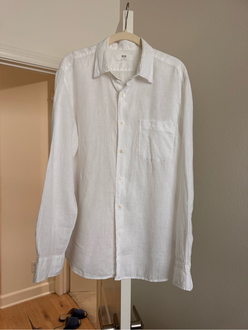 Uniqlo Men’s Linen Button Down Shirt in White Size Medium